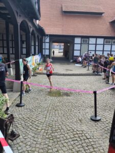 Anna im Zieleinlauf der Quali